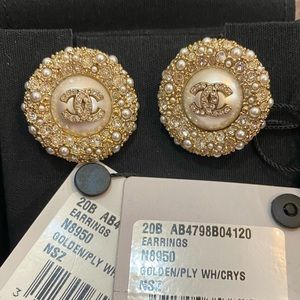 Brand new with tag Chanel earing